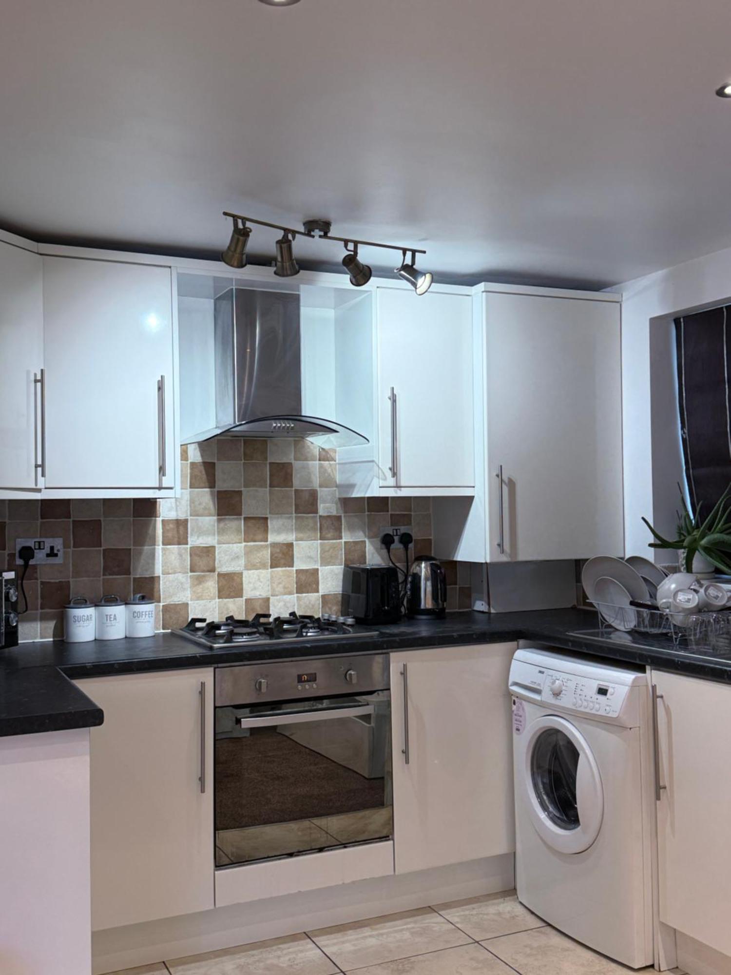 הונסלו Cosy Guest Suite, West London מראה חיצוני תמונה