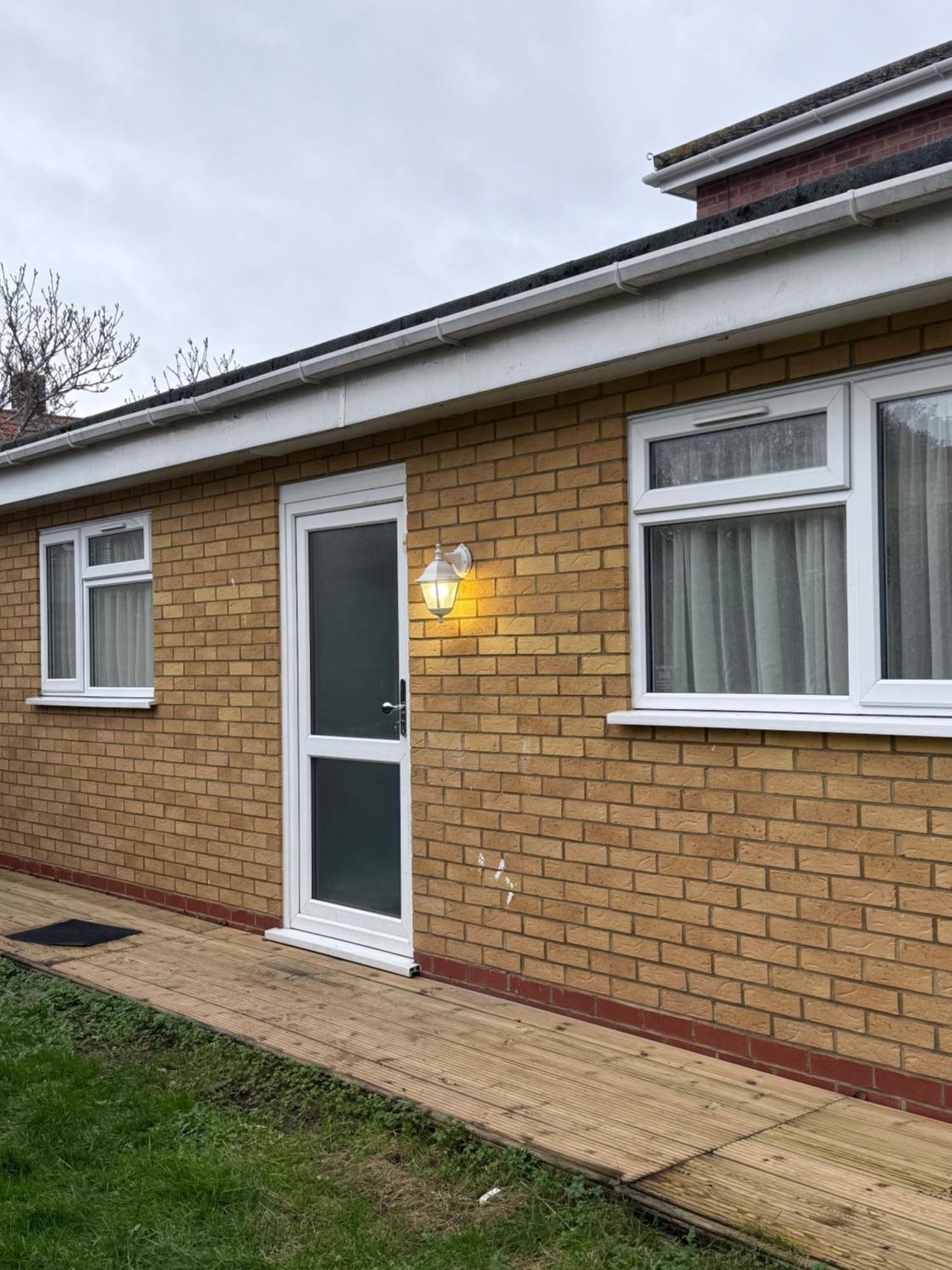 הונסלו Cosy Guest Suite, West London מראה חיצוני תמונה